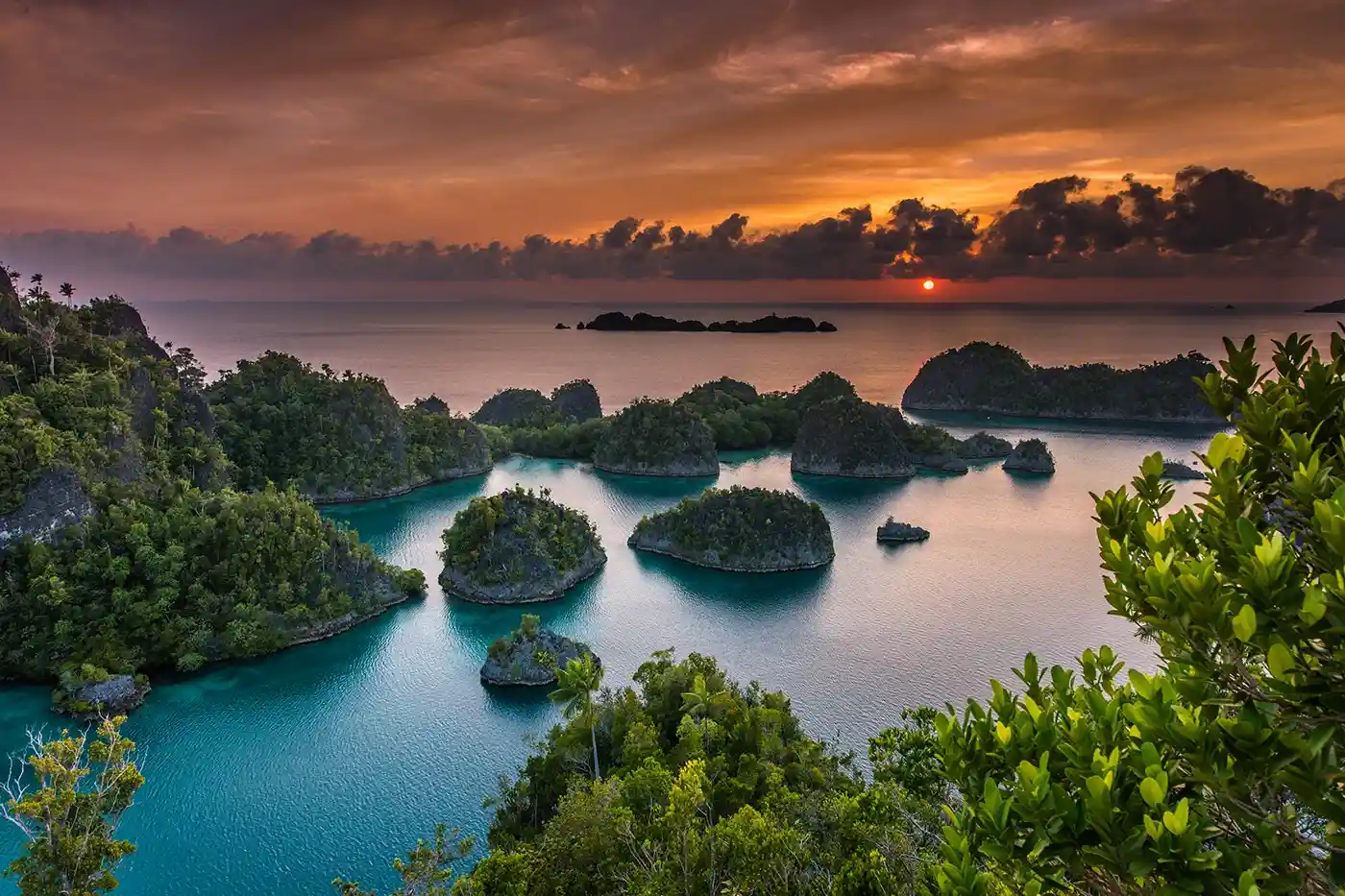 四王群島 Raja Ampat 鳥瞰全景 — 世界的盡頭喀斯特群島